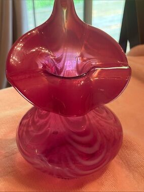 Vintage Fenton Handblown Art Glass Tulip 💐 Cranberry Decorative Vase
